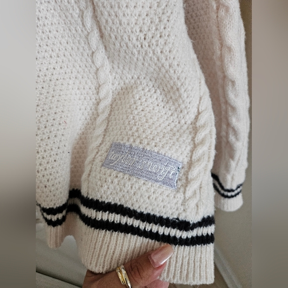 Taylor Swift Women's Inspired Cream Star Oversize Cable Knit Cardigan Size XL. - Picture 5 of 11